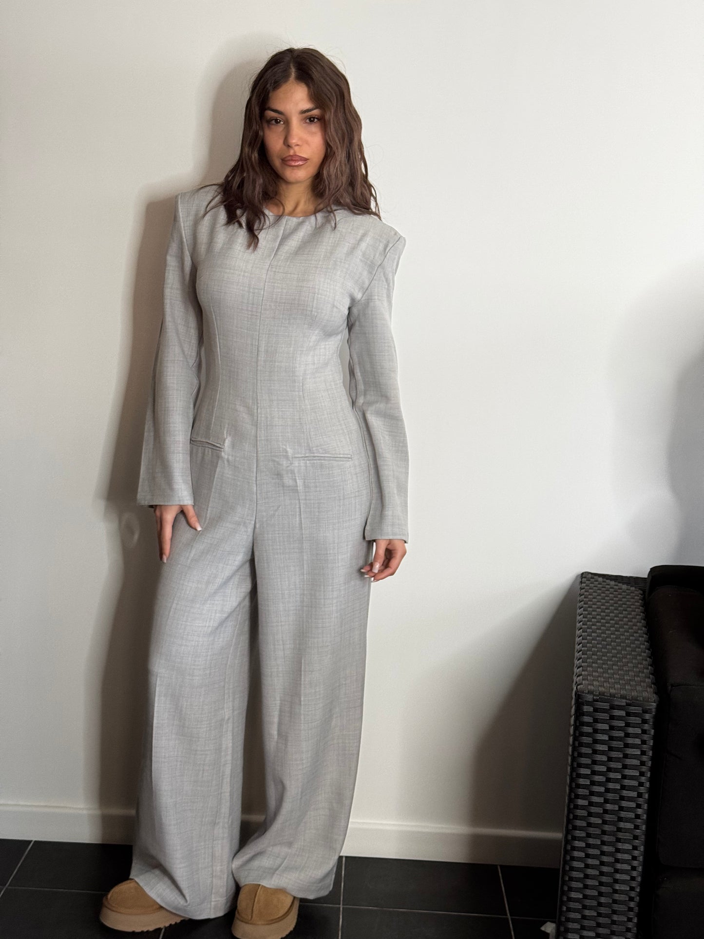 Tuta grigia lunga con spalline